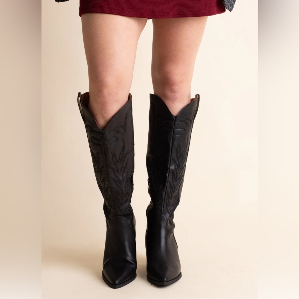 Oasis Society Black Boots